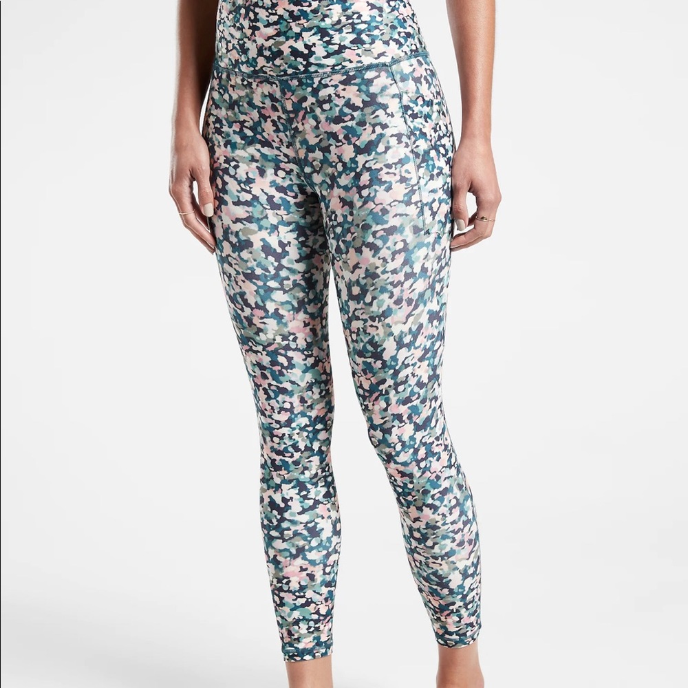 Athleta Salutation Stash Pocket II